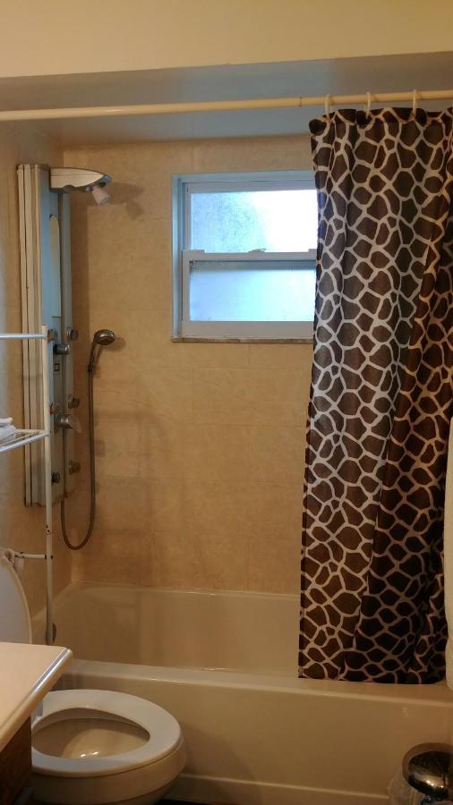 Holiday home House 3br 1-bath, 8-min From Indian Rocks Beach, Park Thru Back Gate Largo